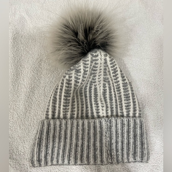 H.E.ROSSI 100% ANGORA HAT WITH RACOON bobble - Picture 2 of 4